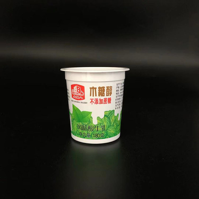 खाद्य ग्रेड प्लास्टिक कप 180 मिलीलीटर अनुकूलित प्लास्टिक दही दूध पेय कप एल्यूमीनियम पन्नी ढक्कन के साथ